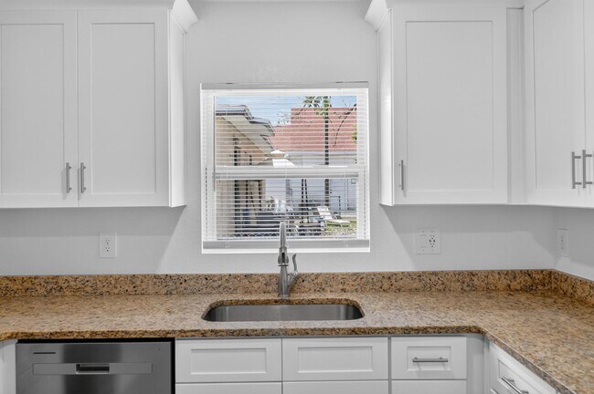 Foto del edificio - 2435 5th St NE