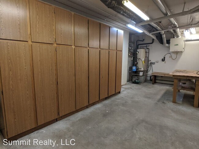 Building Photo - 3 br, 1.5 bath House - 2940 Simpson Ave