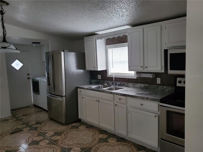 Building Photo - 7494 Charlin Pkwy