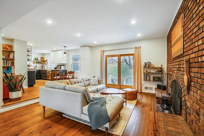 Building Photo - Fabulous 5BR 2.5BA Located in Close in Roc...