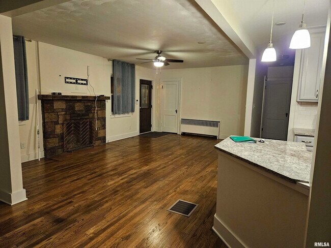 Building Photo - 2419 Middle Rd