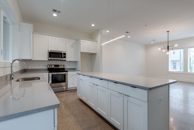 Building Photo - 1534 Yarra St