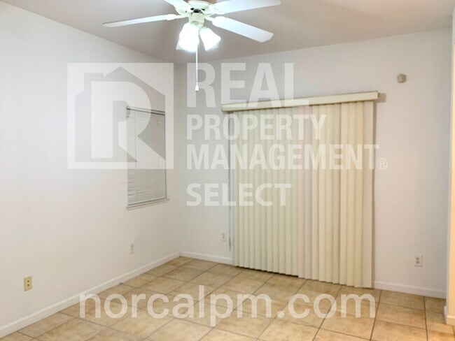 Foto del edificio - 4 Bed Home Waiting For You!