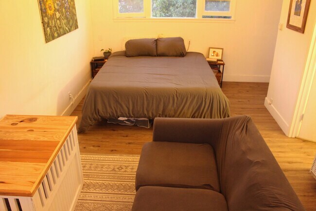 (California King Bed) - 790 Mission St