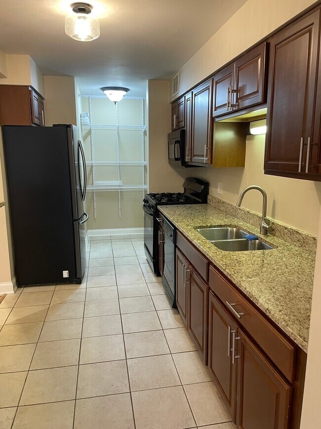 1 N Chestnut Ave Unit 5D, Arlington Heights, IL 60005 Condo for Rent