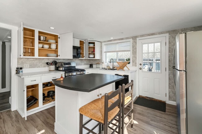 Building Photo - 9 Cole St