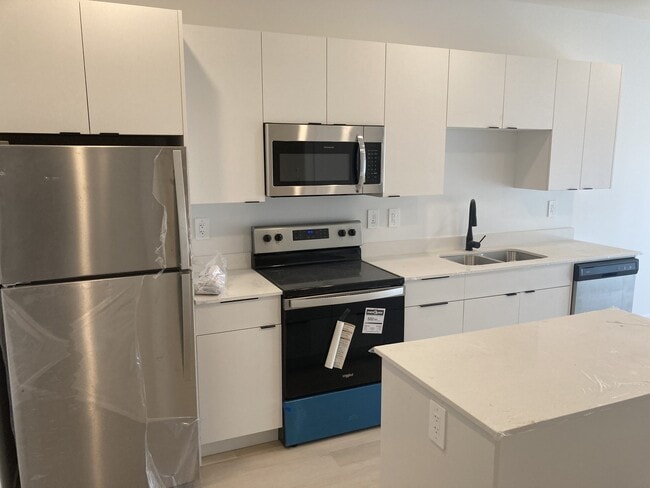 Building Photo - Brixton II