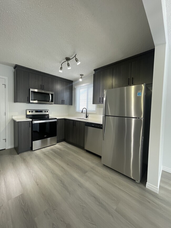 Photo du bâtiment - 1812-1836 36 St NW