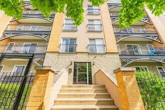 Building Photo - 2720 W Cortland St