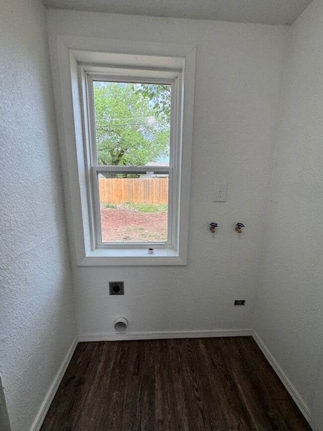 Building Photo - Brand New inside, great neighborhood and large fenced yard!  Call us today to make this your new ...
