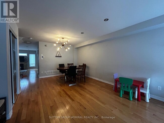 Building Photo - 5 Quattro Ave