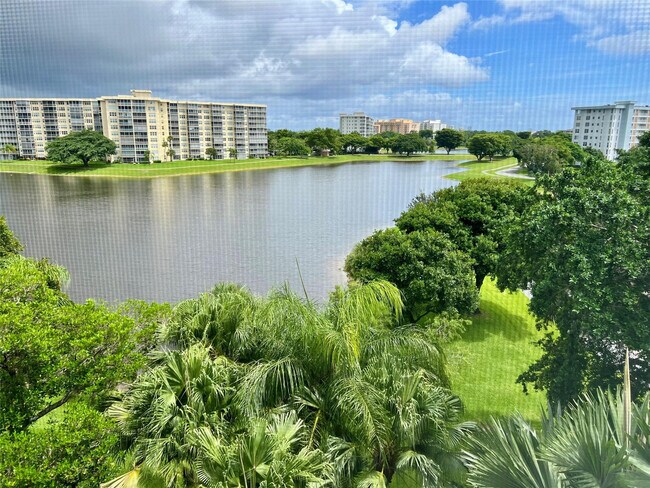 Foto del edificio - 3051 N Course Dr