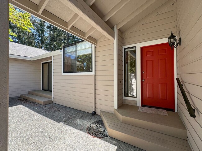 Building Photo - Sunland Condo for Lease