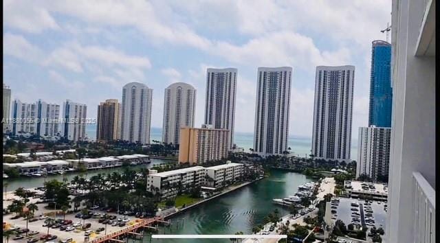Foto del edificio - 500 Bayview Dr