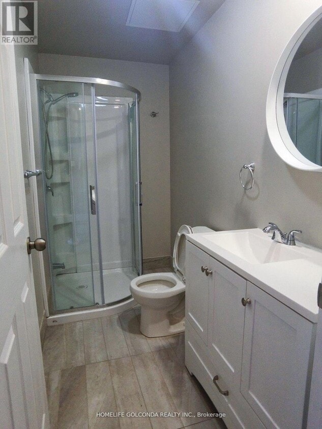 Photo du bâtiment - 490 Queen St W