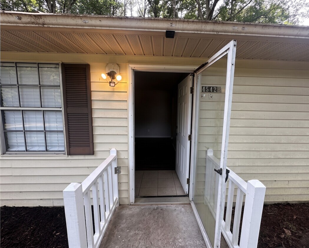 Foto del edificio - 4542 Candlestick Ln