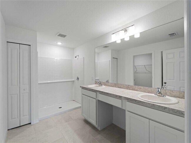 Building Photo - 1240 Birchcrest Blvd