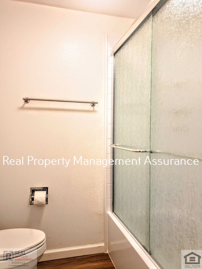 Foto del edificio - Charming 3BR/1.5BA Duplex Unit Now Availab...