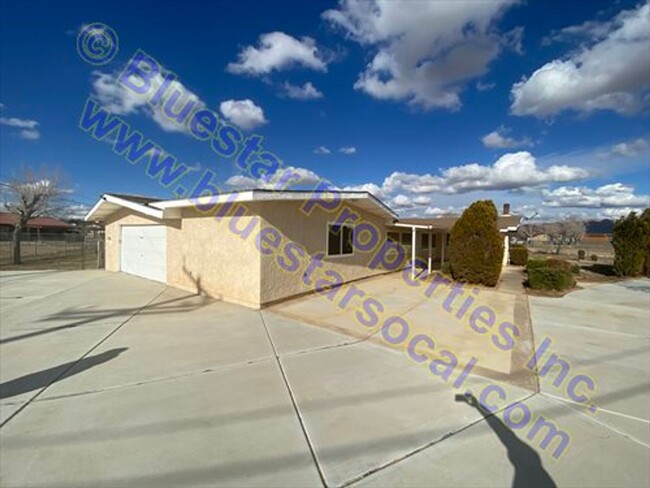Foto del edificio - NOW AVAILABLE! 4 BEDROOM HOME IN APPLE VAL...