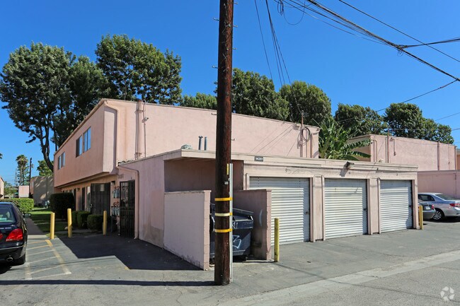 Building Photo - 14281 Village Way