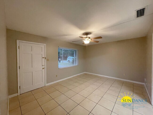 Building Photo - Great 3 Bedroom Home in Fort Walton Beach