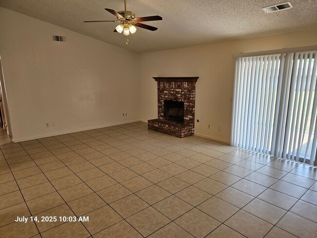 Building Photo - 1673 E Eastbrook Ave