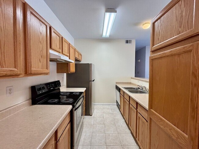 Foto del edificio - 6310 Oak St
