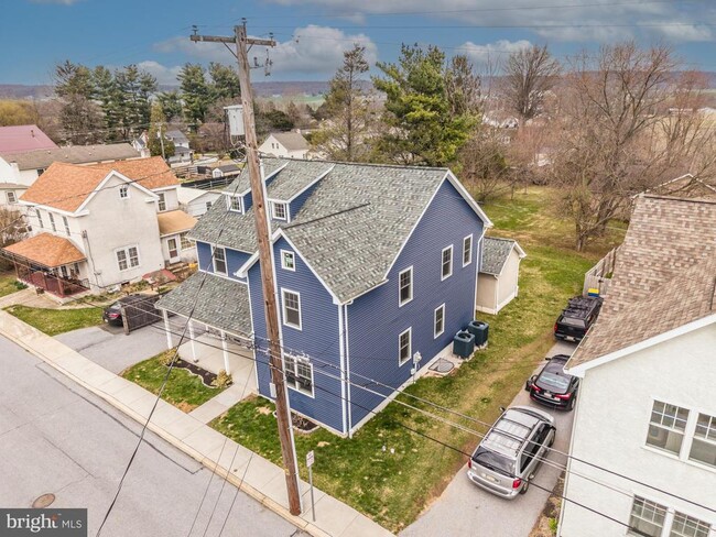 Building Photo - 411 James St