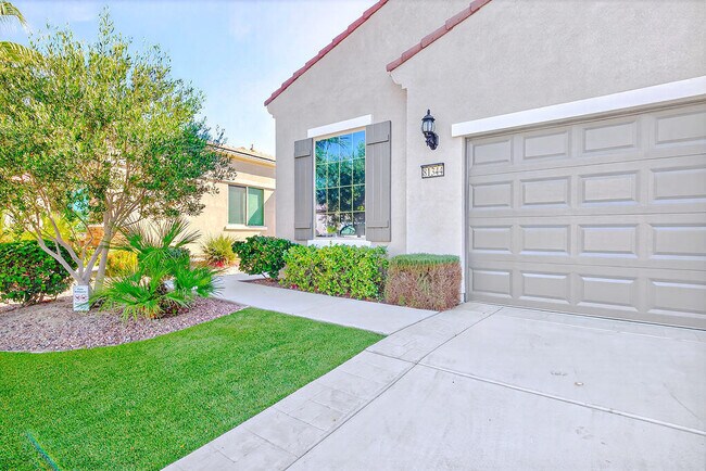 Building Photo - 81344 Corte Compras