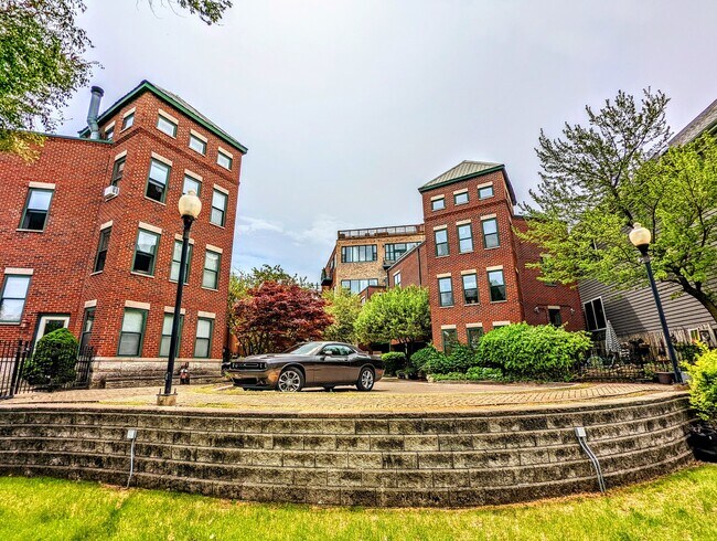 Foto del edificio - 2208 W Diversey Ave