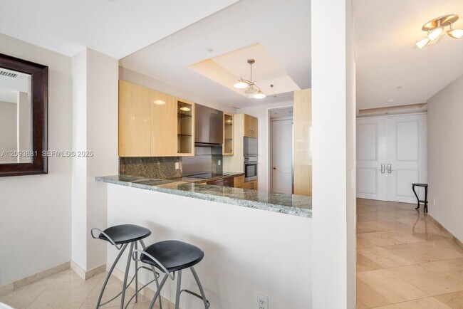 Foto del edificio - 100 South Pointe Dr