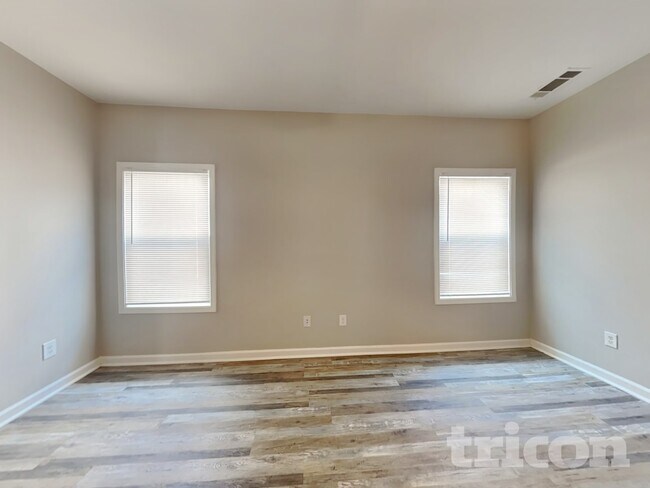 Foto del edificio - 125 Cypress Ct