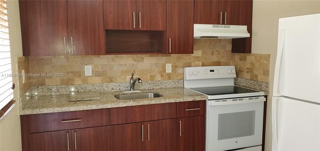 Foto del edificio - 1740 NE 148th St