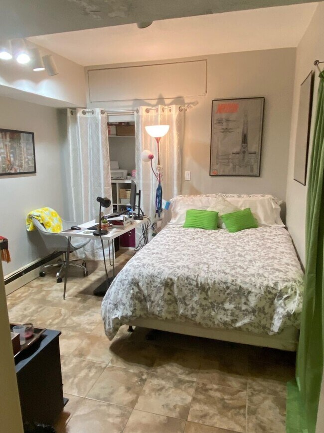 Foto del edificio - One and a half bedroom in Brookline