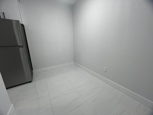 Building Photo - 166XX-1618A 18A Ave