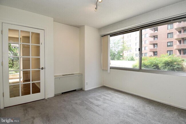 Foto del edificio - 5500 Friendship Blvd