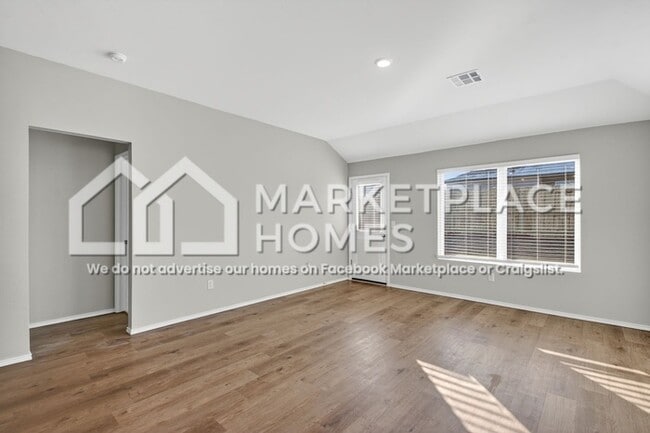 Building Photo - 812 NE 102nd Ter