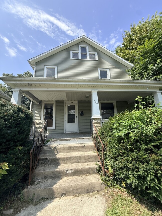 Building Photo - 430 Elmwood Pl