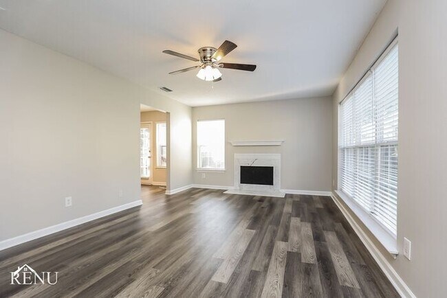 Building Photo - 823 Carmen Way