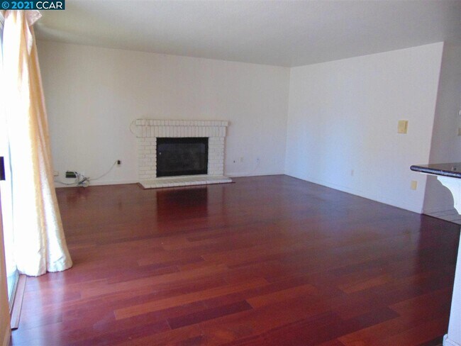 Building Photo - 123 Woodstock Ct
