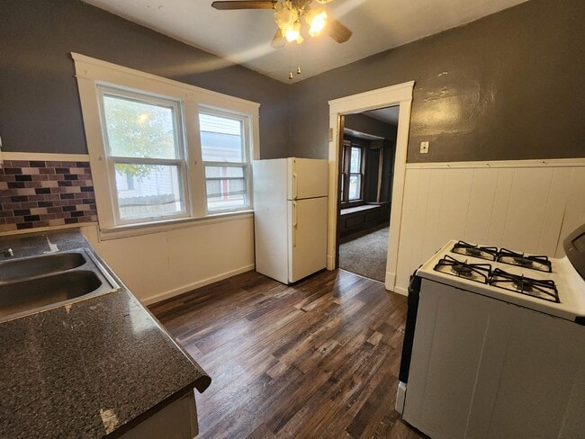 Foto del edificio - 11321 Parkview Ave