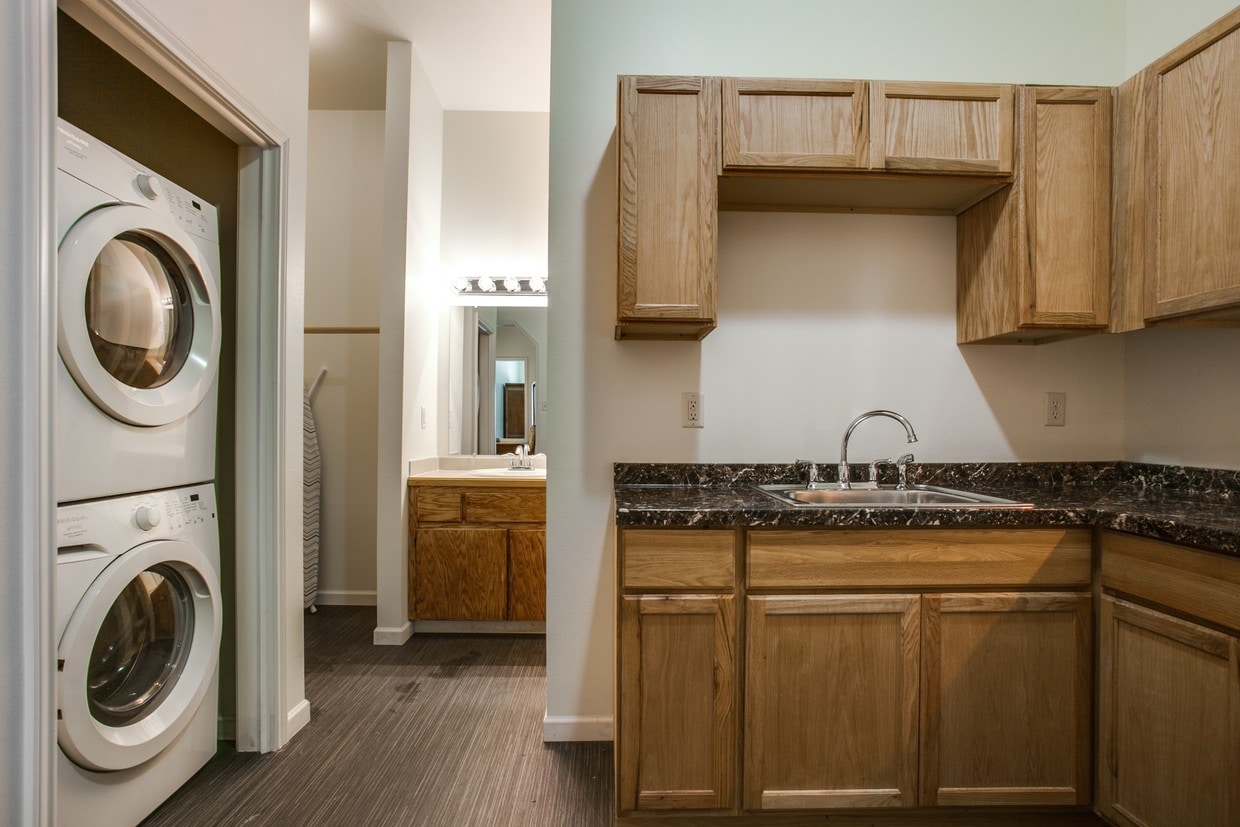 Building Photo - Gateway Apartments