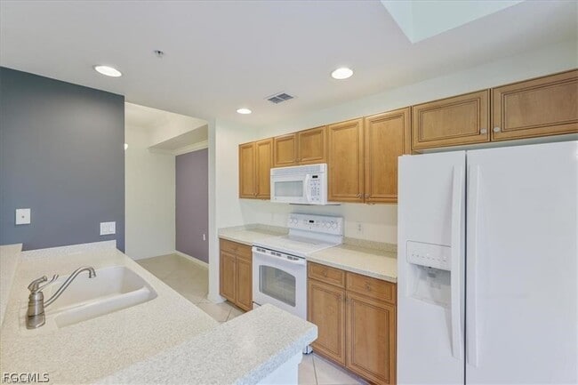 Building Photo - 8261 Pathfinder Loop