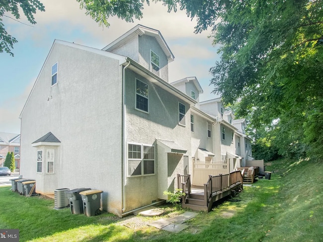 Building Photo - 321 William Taft Ave