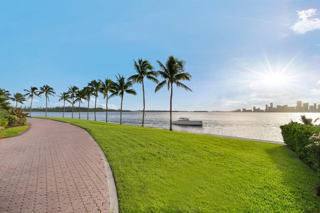 Foto del edificio - 19116 Fisher Island Dr