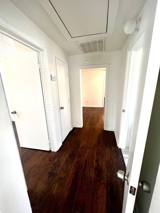 Foto del edificio - 2910 E 12th St