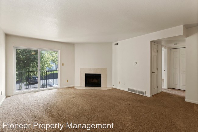 Building Photo - 2 br, 2 bath House - 13093 W Cedar Dr  #321