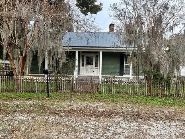 Building Photo - 406 2nd St W