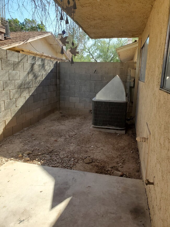 Building Photo - Coming Soon: Charming 2-Bed, 1-Bath Apartment!