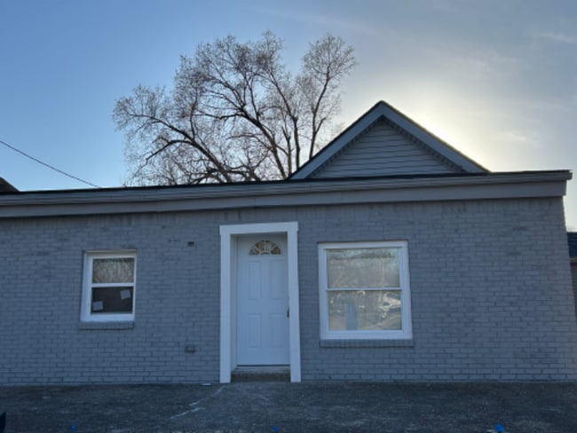 Photo - 811 W 8th St House